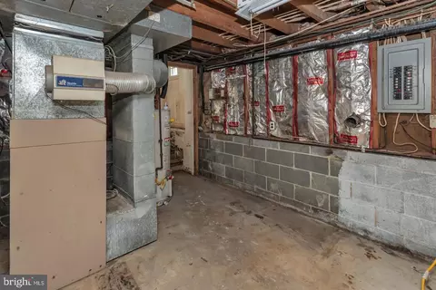 Entry Way - 16 Constitution Rd, Clementon, NJ 08021 photo 6 of 9