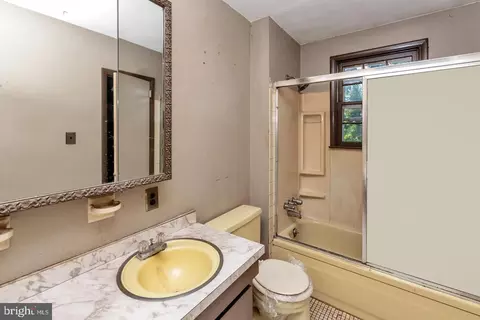 Bath - 16 Constitution Rd, Clementon, NJ 08021 photo 4 of 6