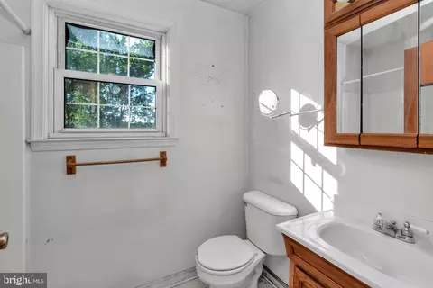 Bath - 16 Constitution Rd, Clementon, NJ 08021 photo 1 of 6