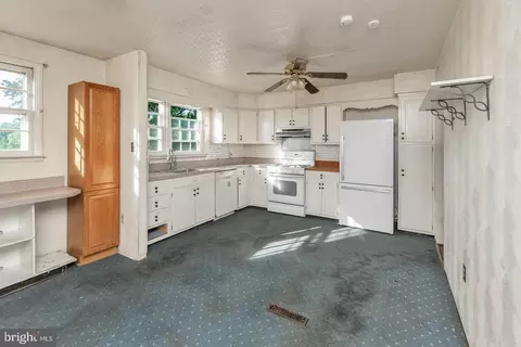 Kitchen - 16 Constitution Rd, Clementon, NJ 08021 photo 1 of 4