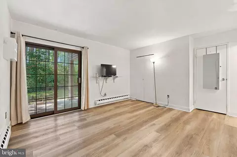 Living - 909 Bromley Est, Pine Hill, NJ 08021 photo 5 of 5