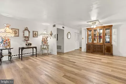 Living - 909 Bromley Est, Pine Hill, NJ 08021 photo 3 of 5