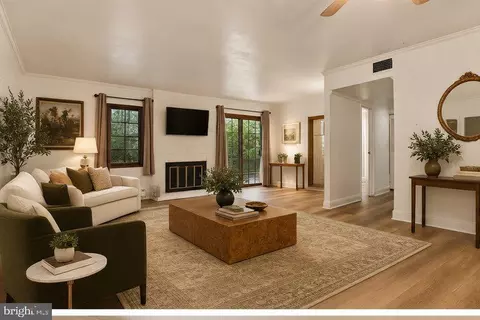 Living - 909 Bromley Est, Pine Hill, NJ 08021 photo 2 of 5