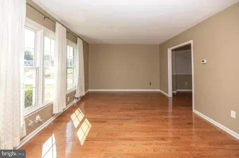 Living - 41 Spring Hill Dr, Clementon, NJ 08021 photo 2 of 3