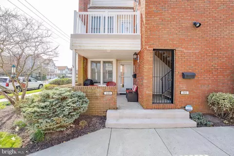 414 Wesley Ave #101, Ocean City, NJ 08226