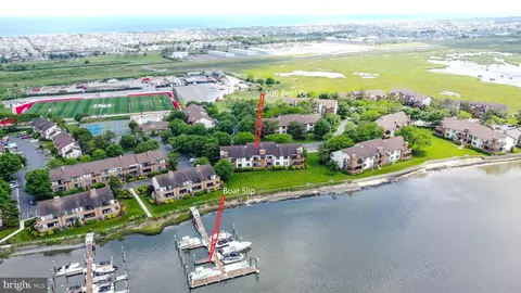 106 Reef Dr, Ocean City, NJ 08226