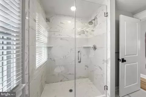 Bath - 1005 Dune Dr, Avalon, NJ 08202 photo 5 of 7