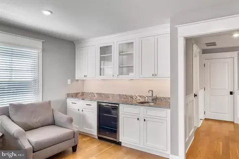 Entry Way - 1005 Dune Dr, Avalon, NJ 08202 photo 1 of 3