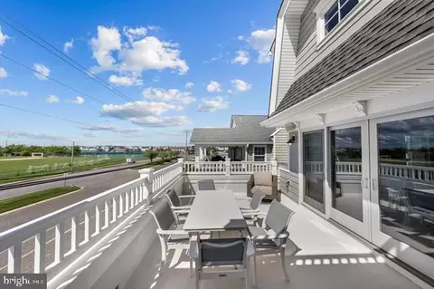 Exterior - 1005 Dune Dr, Avalon, NJ 08202 photo 4 of 9