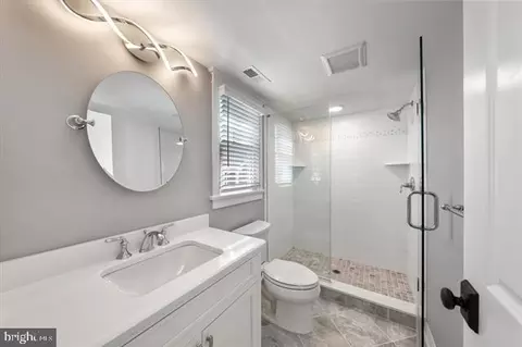 Bath - 1005 Dune Dr, Avalon, NJ 08202 photo 2 of 7