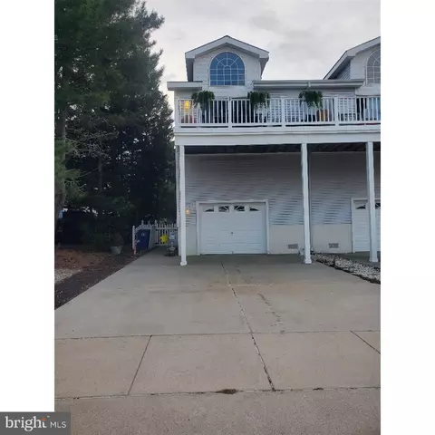 210 E 81st St, Sea Isle City, NJ 08243