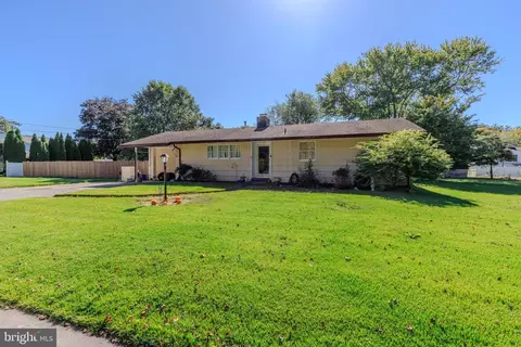 27 Secluded Ln, Rio Grande, NJ 08242