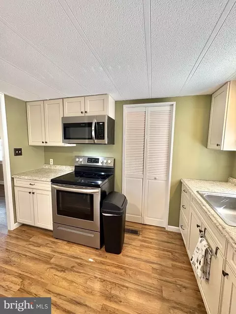 164 Maurice Blvd, Rio Grande, NJ 08242