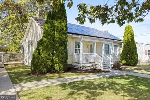 10 Cedarwood Ave, Villas, NJ 08251