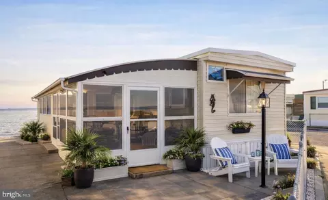17 Channel Dr, Wildwood, NJ 08260