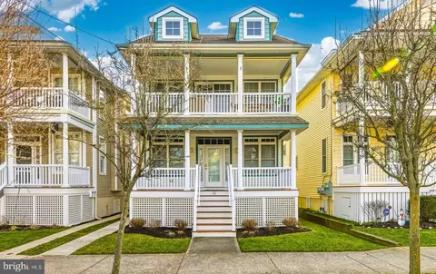 35 Asbury Ave, Ocean City, NJ 08226