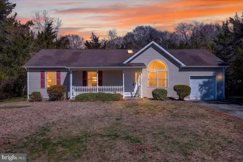 8 Meadows Edge Dr, Cape May Court House, NJ 08210