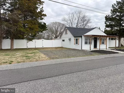 25 Matthews Ave, Villas, NJ 08251