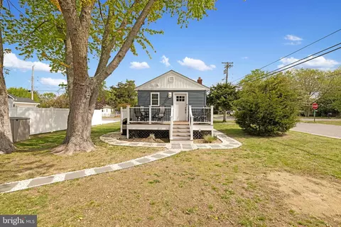 324 E Tampa Ave, Villas, NJ 08251