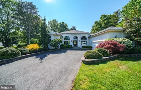 11 Holly Knoll Dr, Cape May Court House, NJ 08210