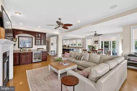 Living - 17 Randolph Ave, Strathmere, NJ 08248 photo 4 of 5