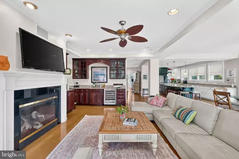 Living - 17 Randolph Ave, Strathmere, NJ 08248 photo 5 of 5