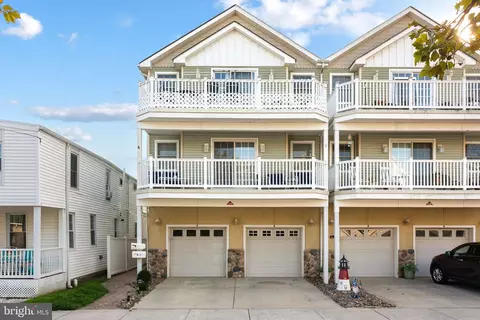 420 Roberts Ave #A, Wildwood, NJ 08260