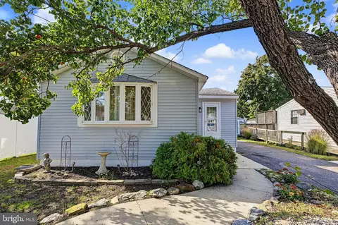 120 W Greenwood Ave, Villas, NJ 08251