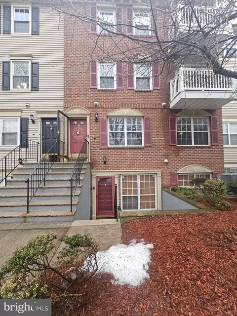 33 Seton Hall Dr, Newark, NJ 07103