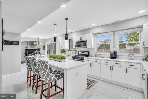 55 Long Bow Dr, Sewell, NJ 08080