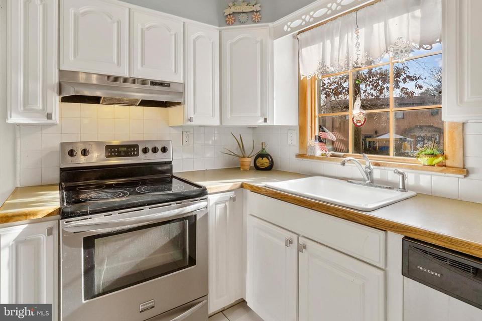  837 Canal St, Turnersville, NJ 08012 photo 12