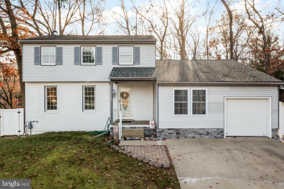  837 Canal St, Turnersville, NJ 08012 photo 2