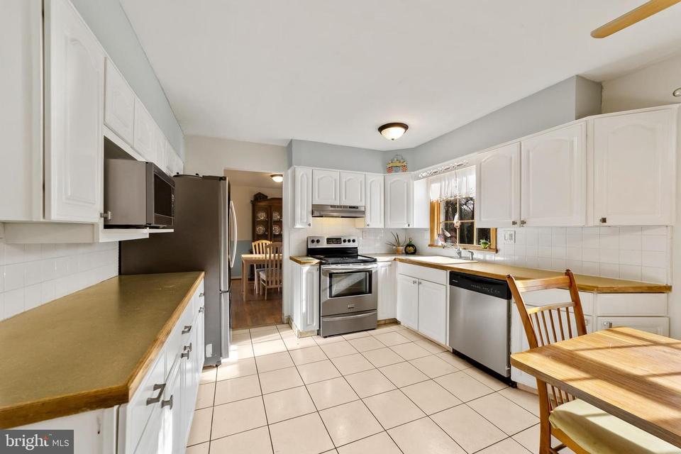  837 Canal St, Turnersville, NJ 08012 photo 10