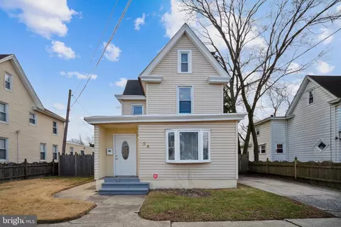 24 W New St, Paulsboro, NJ 08066