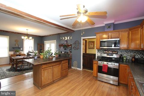 25 E Center St, Clayton, NJ 08312