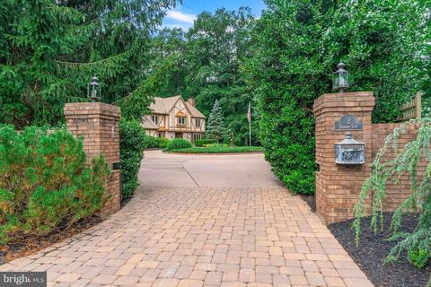 2 Shannon Ln, West Deptford, NJ 08051