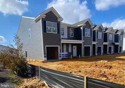 180 Mazzeo Dr, Glassboro, NJ 08028