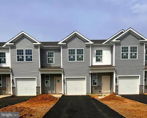 221 Mazzeo Dr, Glassboro, NJ 08028