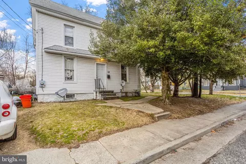 33 E Adams St, Paulsboro, NJ 08066