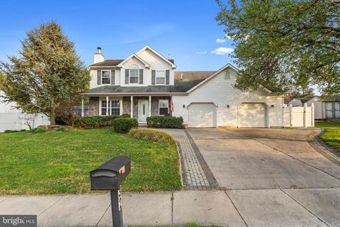 32 Greenwood Dr, Sewell, NJ 08080