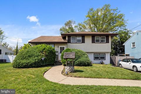 68 Pleasant Valley Dr, Woodbury, NJ 08096