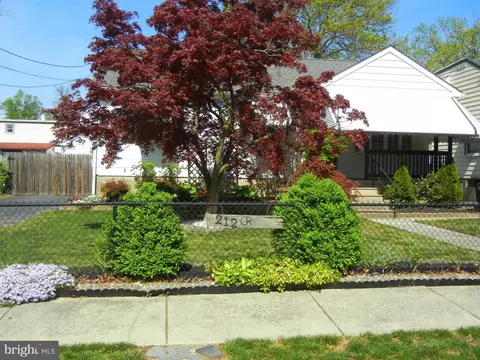 212 W Underwood Ave, West Deptford, NJ 08096