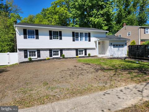 102 Golfview Dr, Sewell, NJ 08080
