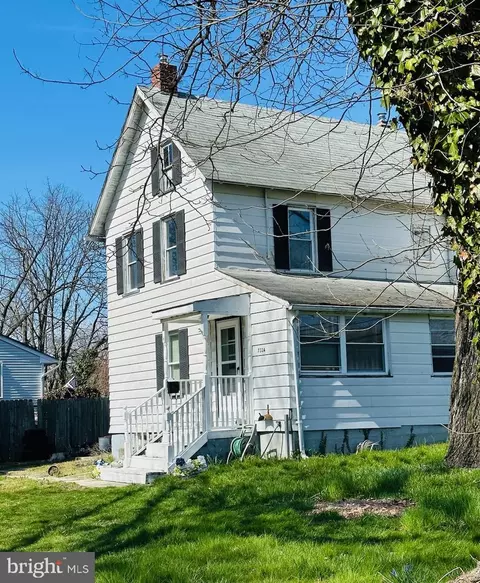 733 N Main St, Williamstown, NJ 08094