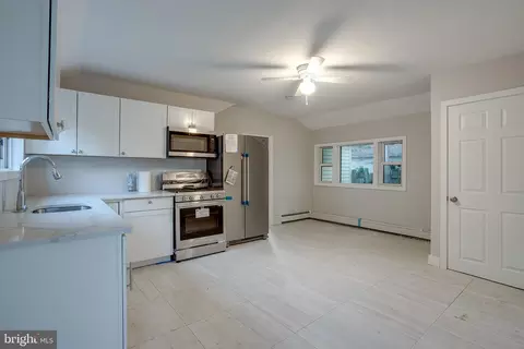 205 Lakehurst Ave, National Park, NJ 08063
