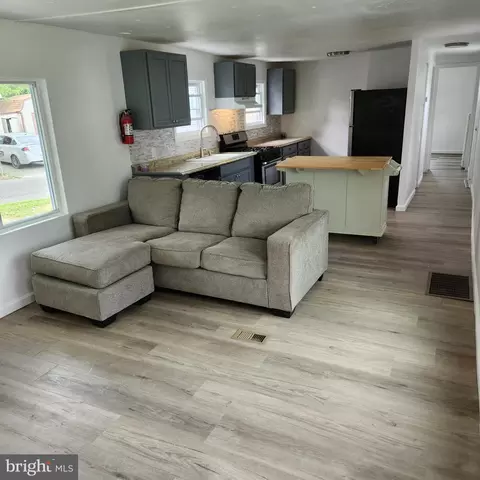 206 Delaware Ave, Williamstown, NJ 08094