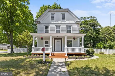 37 W High St, Clayton, NJ 08312