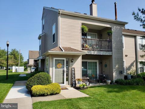 206 Firethorne Ct, Sewell, NJ 08080