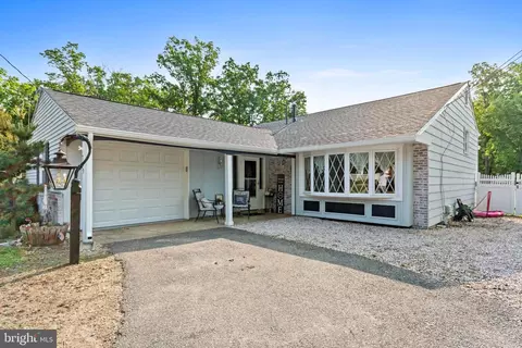 709 Whitman Dr, Blackwood, NJ 08012