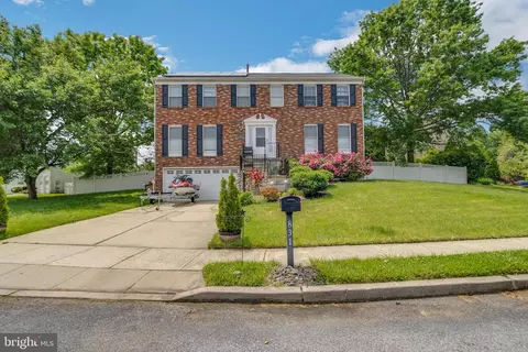 831 Hunters Dr, Woodbury, NJ 08096